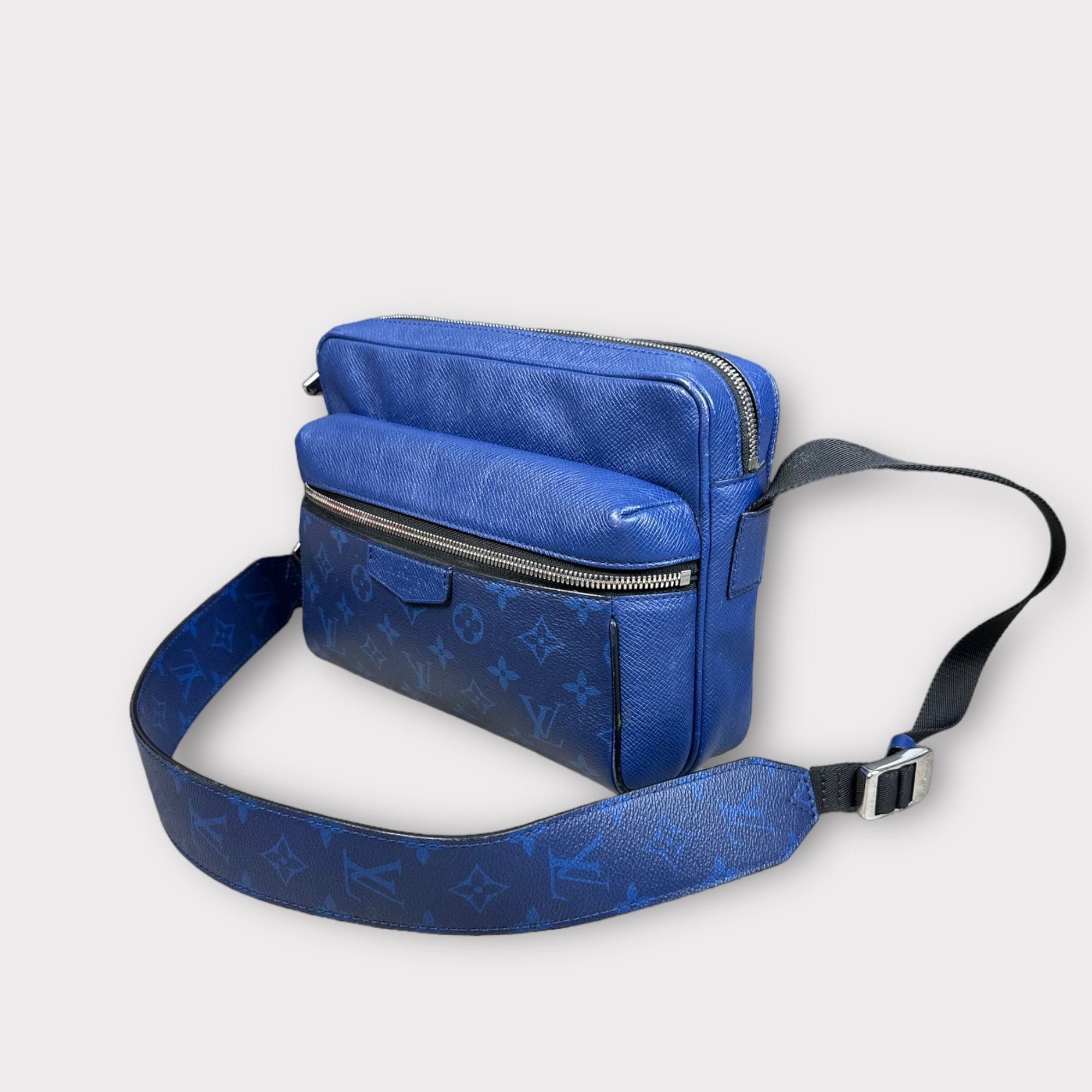 Outdoor discount messenger bag